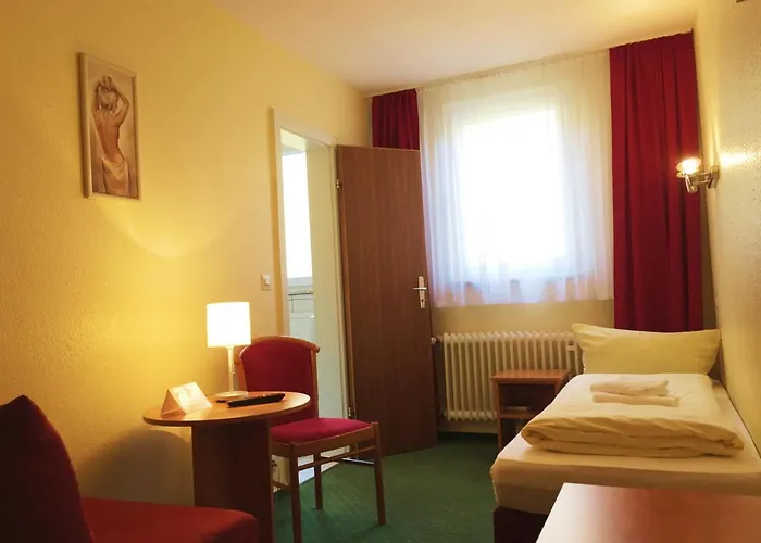 Alte Thorschenke מלון 3*